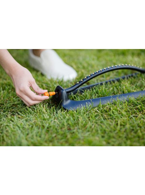 Fiskars Oszcilláló esőztető, fém talp (1023660)