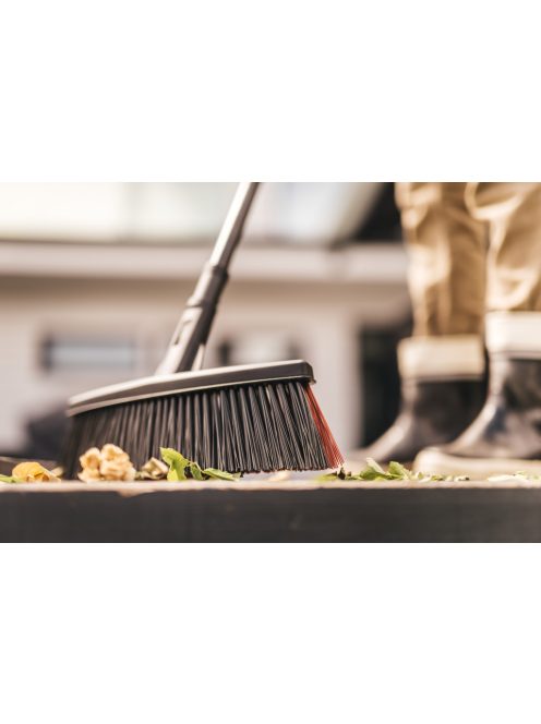 Fiskars Solid™ univerzális kültéri seprű fej (M) (1025930)