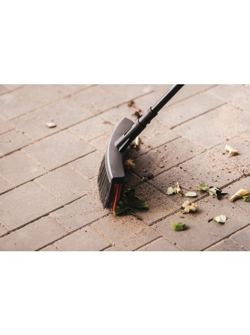 Fiskars Solid™ univerzális kültéri seprű fej (M) (1025930)