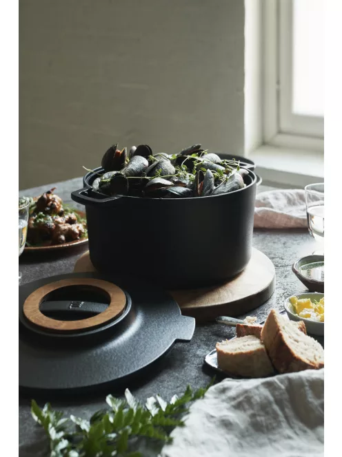 Fiskars Norden™ öntöttvas edény (casserole), 6 L - 25 év garanciával