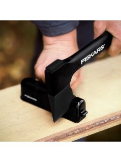 Fiskars Solid™ fejsze és késélező