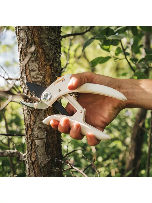 Fiskars P57 metszőolló, bypass, fehér (1026916)