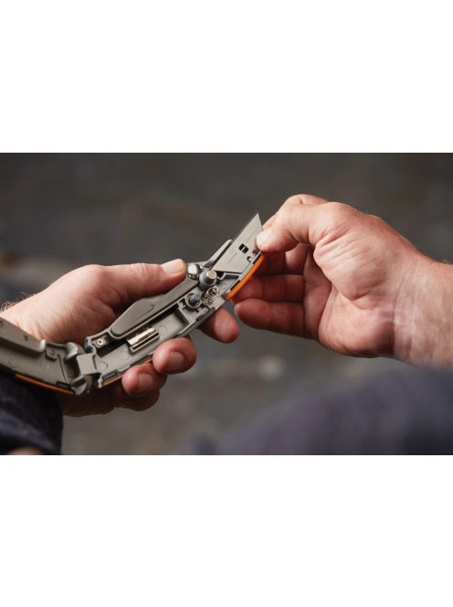 Fiskars PRO CarbonMax™ fix pengés tapétavágó kés (1027222)