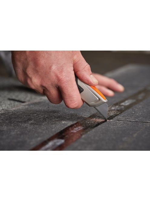 Fiskars CarbonMax™ fix pengés tapétavágó kés (1027222)