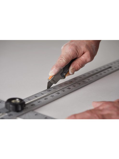 Fiskars CarbonMax™ fix pengés tapétavágó kés (1027222)