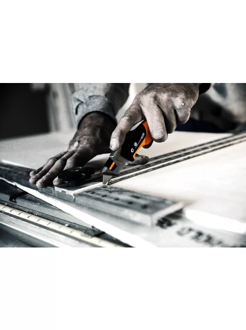 Fiskars PRO CarbonMax™ összecsukható pengekés (1027224)