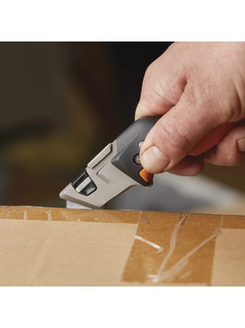 Fiskars CarbonMax™ összecsukható pengekés (1027224)