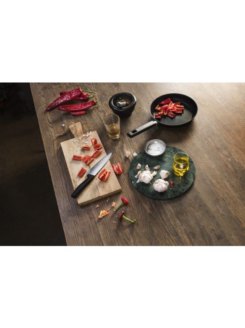 Fiskars Hard Edge Közepes szakácskés (1051748)