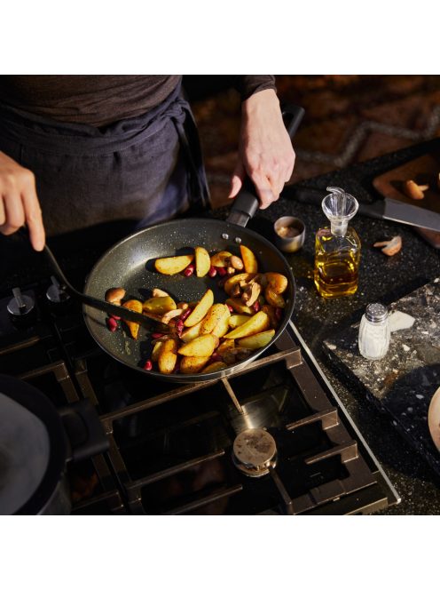 Fiskars Hard Edge Közepes szakácskés (1051748)