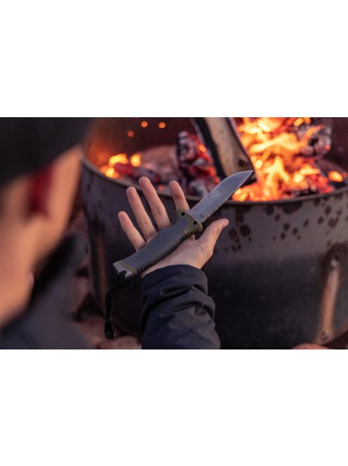 Gerber Ultimate túlélőkés, félig fogazott pengével (1055367) - 25 év garanciával