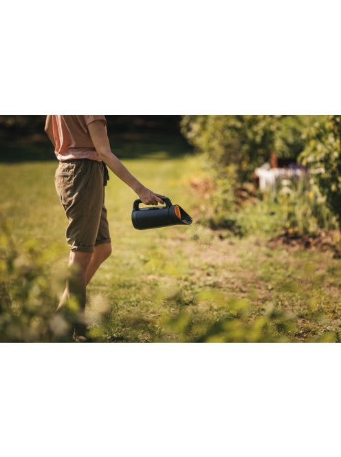 Fiskars Solid™ kézi szóróeszköz (1057076)