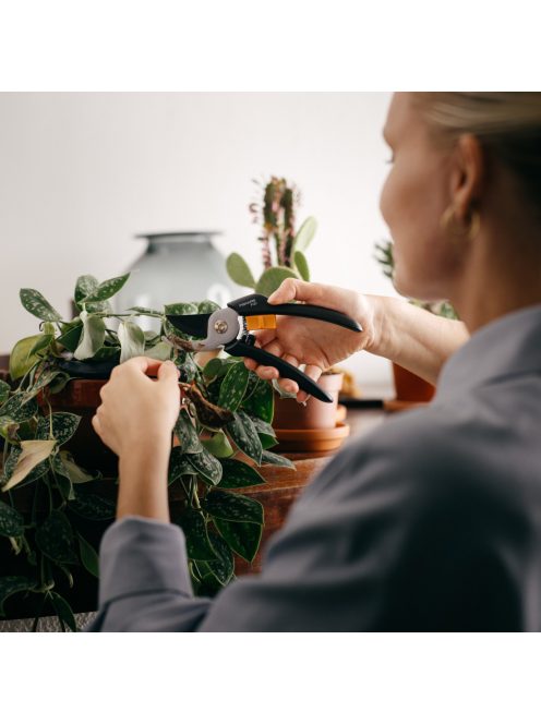 Fiskars Solid™ P121 metszőolló, bypass (1057160)