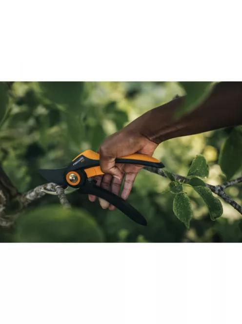 Fiskars Plus P521 metszőolló, bypass (1057167)
