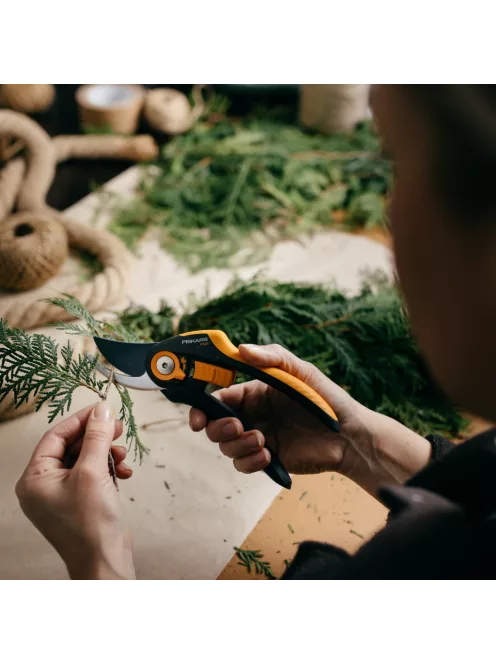 Fiskars Plus P541 SmartFit™ metszőolló, bypass S-L (1057169)
