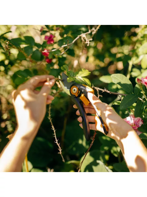 Fiskars Plus P541 SmartFit™ metszőolló, bypass S-L (1057169)