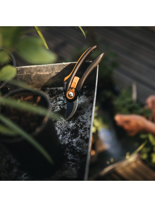 Fiskars Plus™ metszőolló, mellévágó P541 SmartFit (1057169)