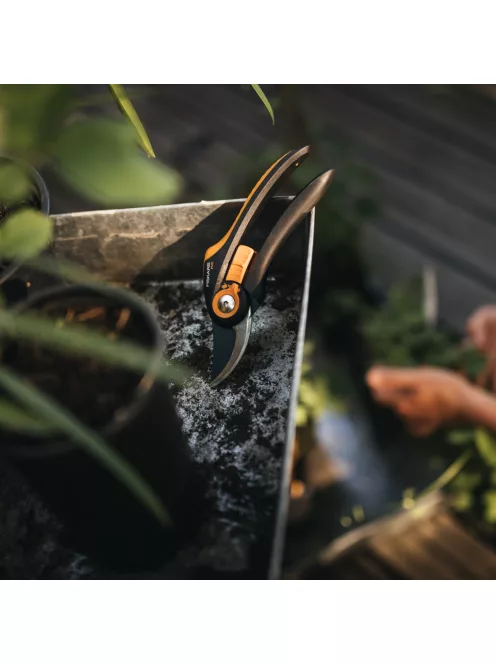 Fiskars Plus P541 SmartFit™ metszőolló, bypass S-L (1057169)