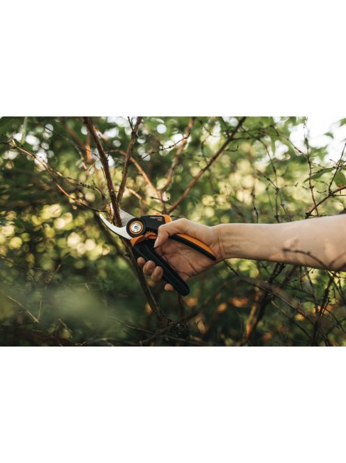 Fiskars X-series™ M forgónyelű metszőolló, mellévágó P921  - 25 év garanciával