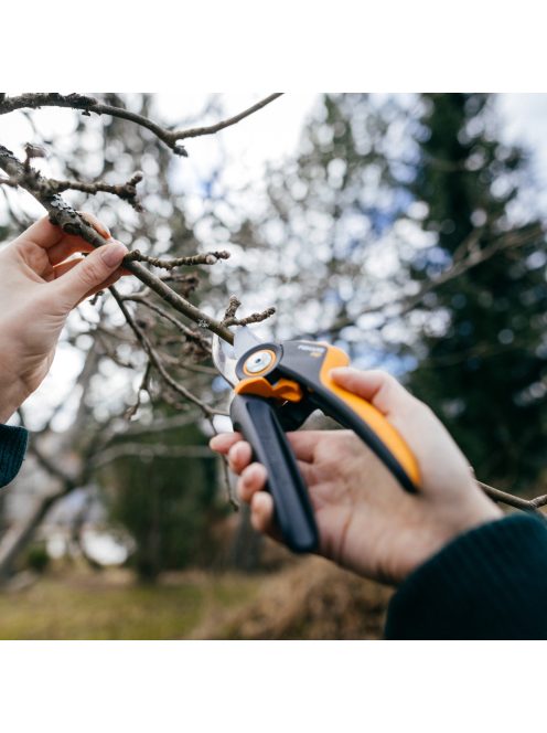 Fiskars X-series™ M forgónyelű metszőolló, mellévágó P921  - 25 év garanciával