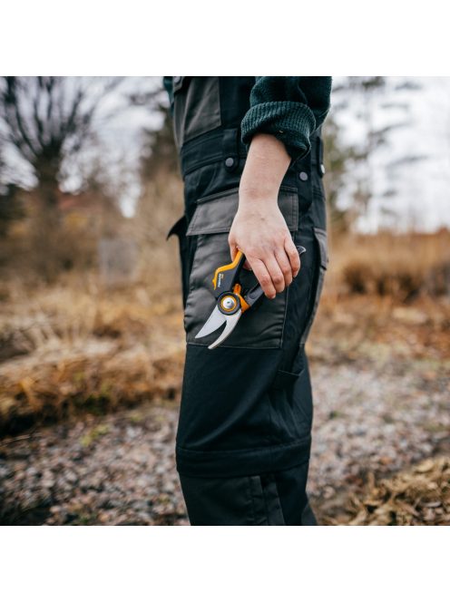 Fiskars X-series™ M forgónyelű metszőolló, mellévágó P921  - 25 év garanciával