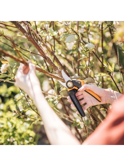 Fiskars X-series™ M forgónyelű metszőolló, mellévágó P921  - 25 év garanciával