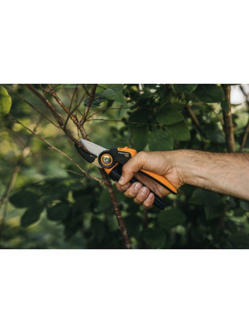 Fiskars X-Series™ P941 forgónyelű metszőolló, rávágó, L - 25 év garanciával (1057174)