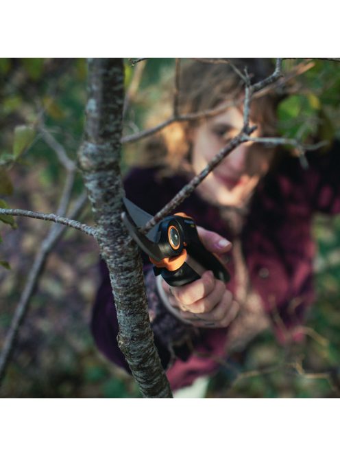 Fiskars X-series™ L forgónyelű metszőolló, mellévágó  P961 - 25 év garanciával