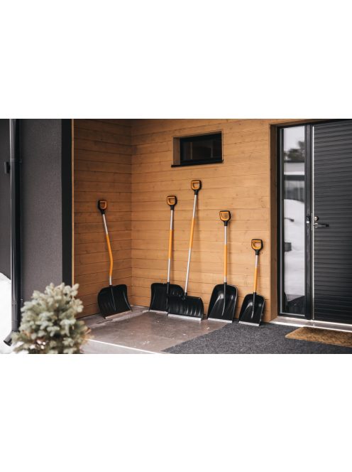 Fiskars X-series™ hótoló, hajlított nyelű (1057186)