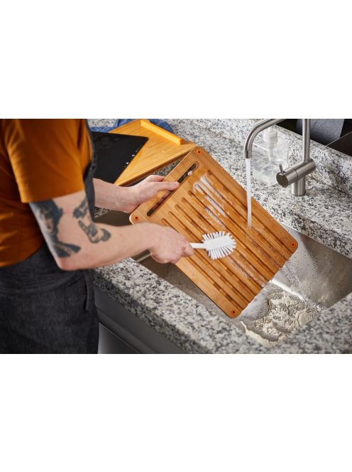 Fiskars Functional Form Bambusz vágódeszka és kenyérvágó kés készlet (1057551)