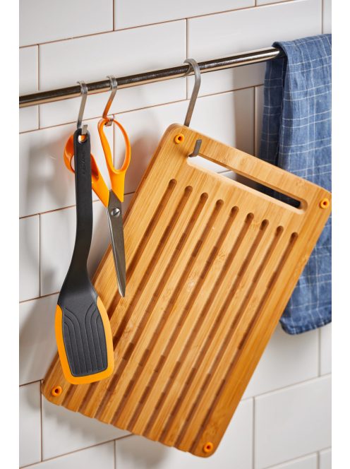 Fiskars Functional Form Bambusz vágódeszka és kenyérvágó kés készlet (1057551)