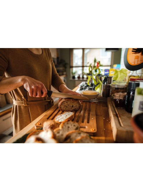 Fiskars Functional Form Bambusz vágódeszka és kenyérvágó kés készlet (1057551)