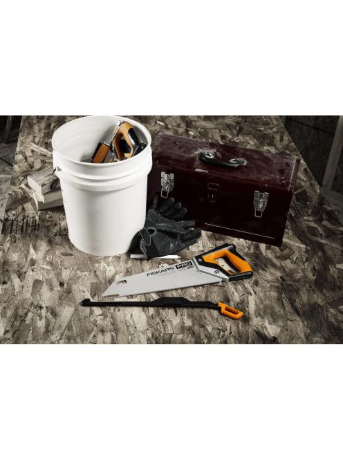 Fiskars PRO PowerTooth™ Kézifűrész, 380mm 9tpi (1062930)