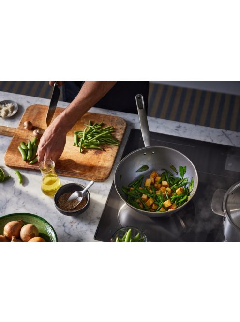 Fiskars All Steel Wok serpenyő, 28 cm