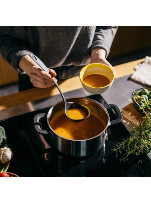Fiskars Essential csöppenésmentes merőkanál