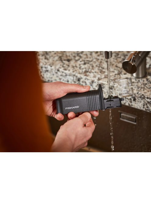 Fiskars Essential Roll-Sharp™ késélező