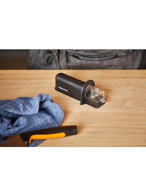 Fiskars Essential Roll-Sharp™ késélező