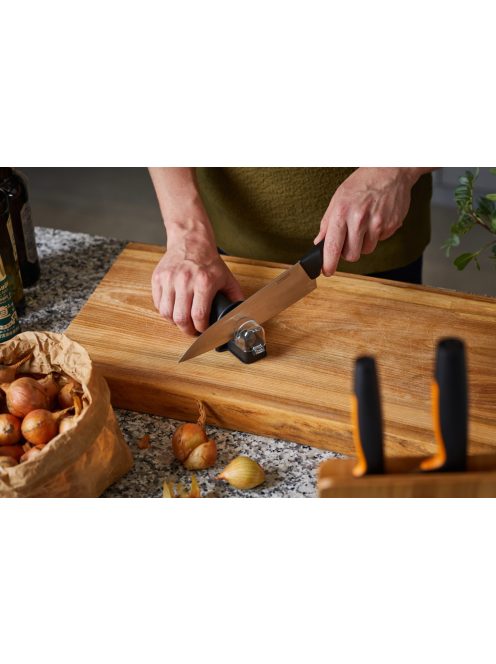 Fiskars Essential Roll-Sharp™ késélező
