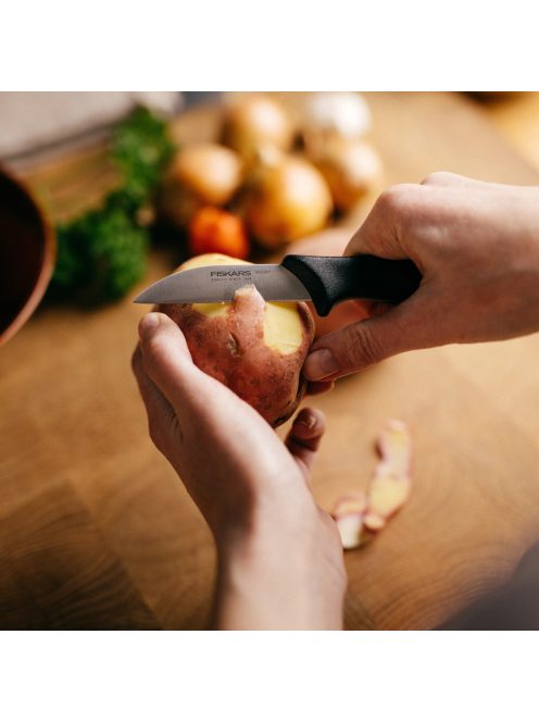 Fiskars Essential 2 db-os hámozókés készlet