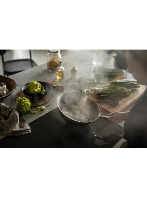 Fiskars All Steel Pure wok serpenyő, 28 cm, rozsdamentes acél - 25 év garanciával