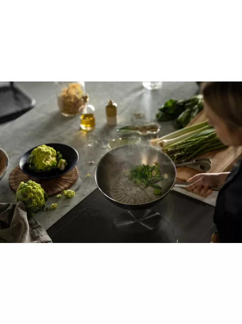 Fiskars All Steel Pure wok serpenyő, 28 cm, rozsdamentes acél - 25 év garanciával