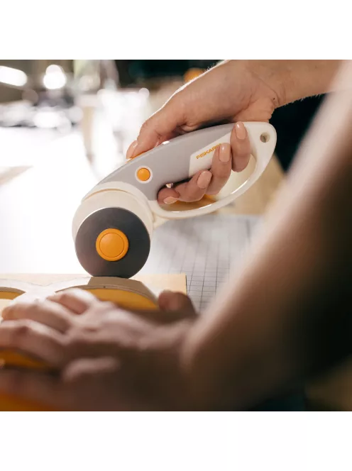 Fiskars Titánium görgős vágó 60 mm