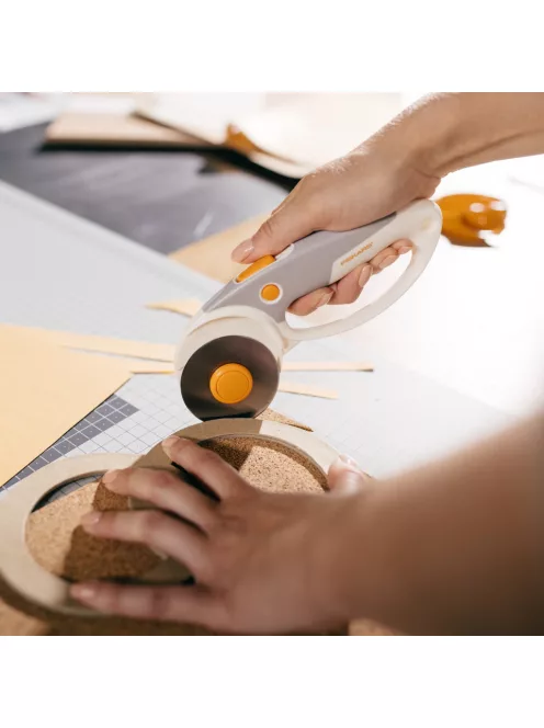 Fiskars Titánium görgős vágó 60 mm