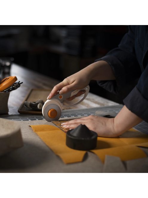 Fiskars Görgős vágó váltható pengével 45mm/60mm