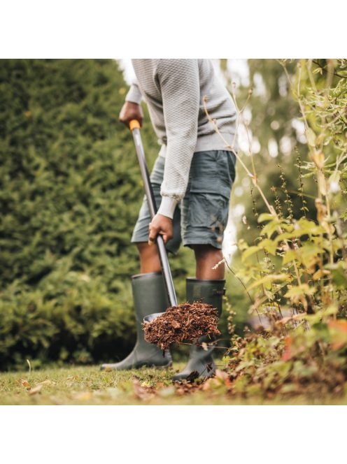 Fiskars Solid™ Fém lapát, nem "D" markolatú, hagyományos (fém) nyéllel