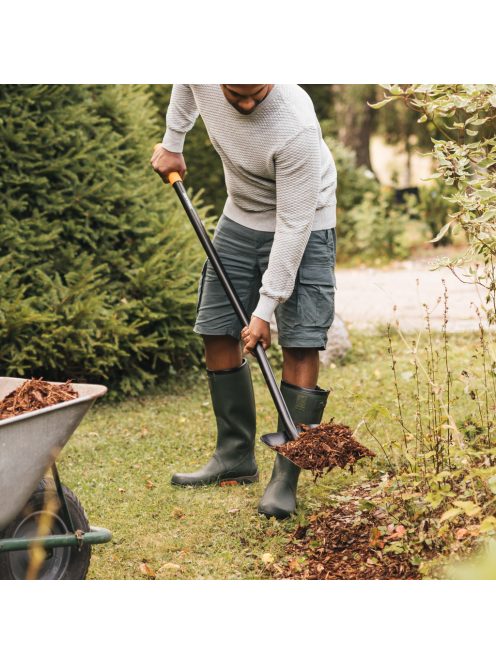 Fiskars Solid™ Fém lapát, nem "D" markolatú, hagyományos (fém) nyéllel