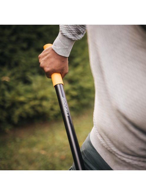 Fiskars Solid™ Fém lapát, nem "D" markolatú, hagyományos (fém) nyéllel