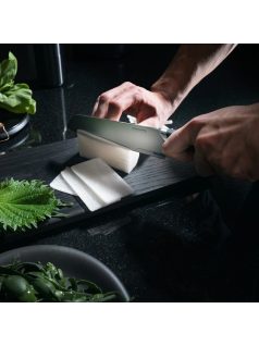 Fiskars Taiten Santoku kés, 16 cm - 25 év garanciával 