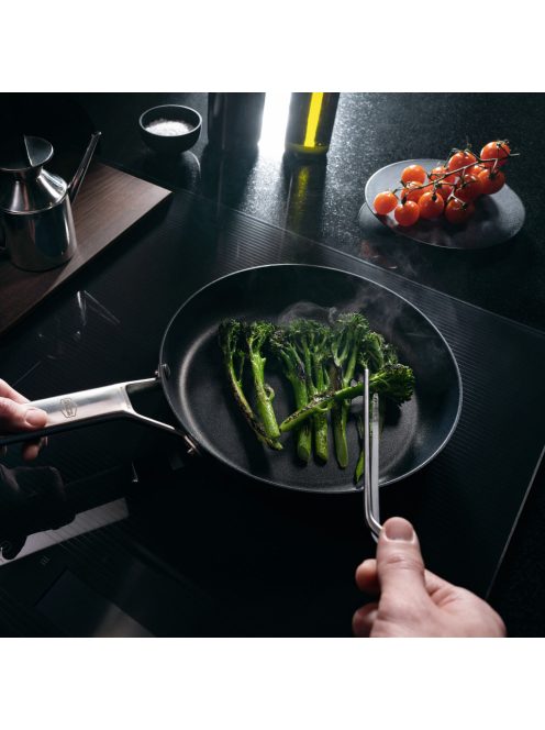 Fiskars Taiten serpenyő, 24 cm - 25 év garanciával