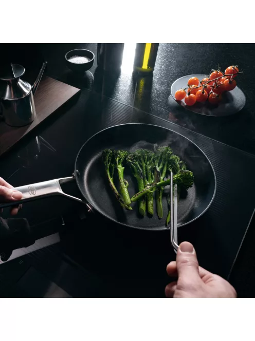 Fiskars Taiten alumínium serpenyő, 24 cm, kerámiabevonatos - 25 év garanciával