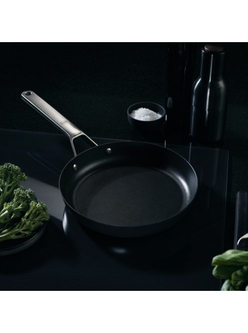Fiskars Taiten serpenyő, 24 cm - 25 év garanciával